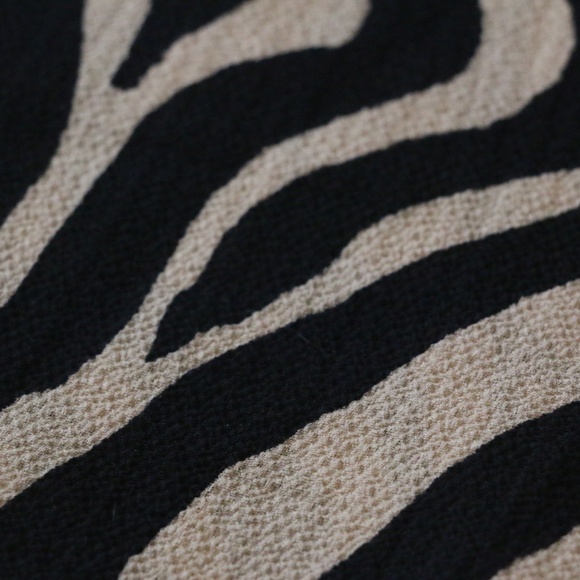 Off The Shoulder Zebra Print Top - Picture 4 of 8